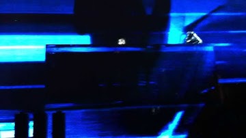 MARTIN SOLVEIG playing "La Roux - Bulletproof" into "Ready 2 Go" at #DWP13