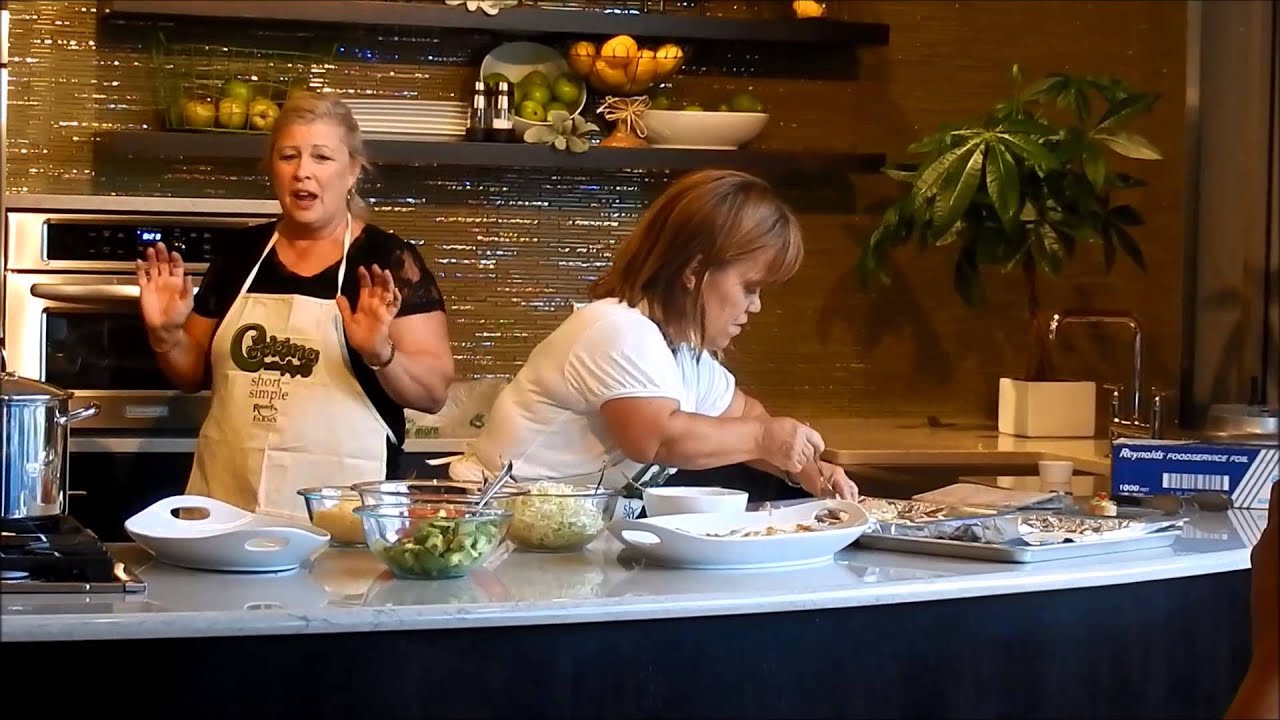 THEPDXGIRL AMY ROLOFF FM SERVING FISH TACOS - YouTube
