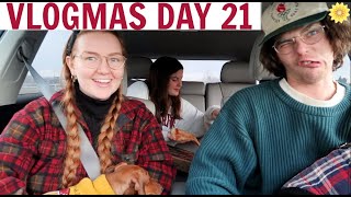 LAST MINUTE CHRISTMAS ERRANDS WITH FIN &amp; GEORGINA | VLOGMAS DAY 21 | 2020