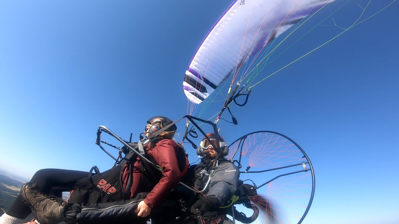 1er vol en temps que breveté emport passager biplace avec la ITV Awak 3 tandem 35 decollage à pied