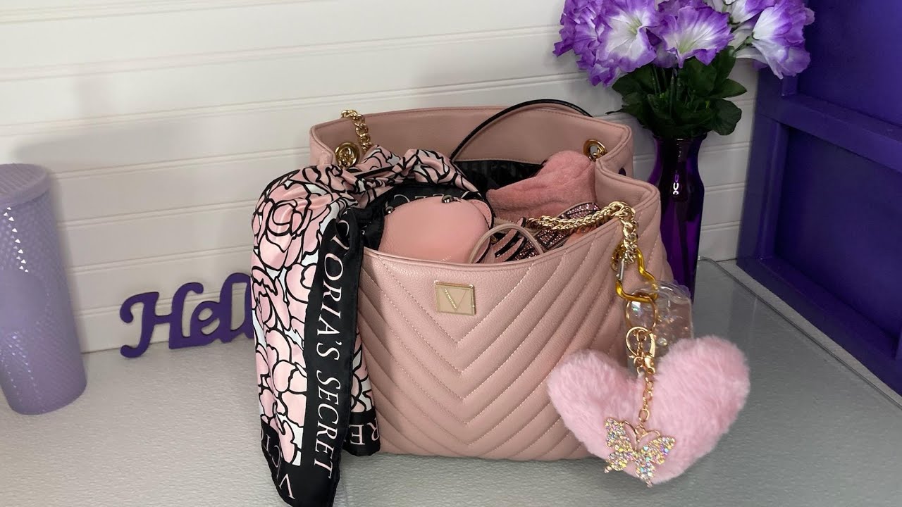 WHAT'S IN MY BAG💕💕 VICTORIA'S SECRET SHOULDER TOTE IN ORCHID BLUSH 
