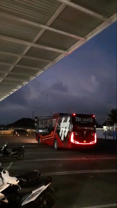 Bus Santoso ' The Legend ' keluar Terminal Ngadirejo