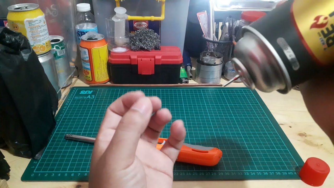 Cara Isi Ulang Korek Gas / Pemantik Api Dengan Gas Refill Kalengan ...