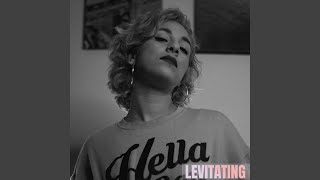 Levitating - Isza V