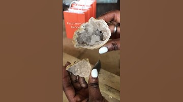 Watch me cut a Geode stone using a hammer & hardie #geodes #crystals #shorts #hammerandhardie