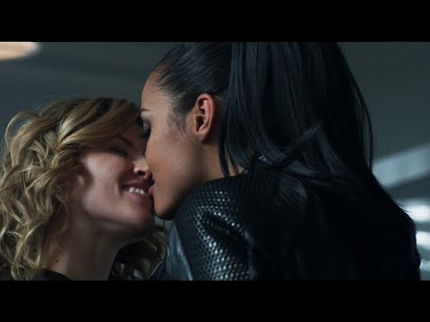 Jessica Lucas and Erin Richards Kiss