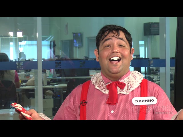 Cosplay do personagem Nhonho faz sucesso nas ruas de Sorocaba