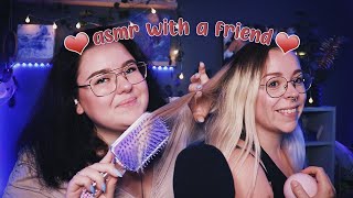 ASMR Med Min Vän Stine ♥ (Hairbrushing, Backscratching, Tapping etc.) UTLOVAR TINGLES!!