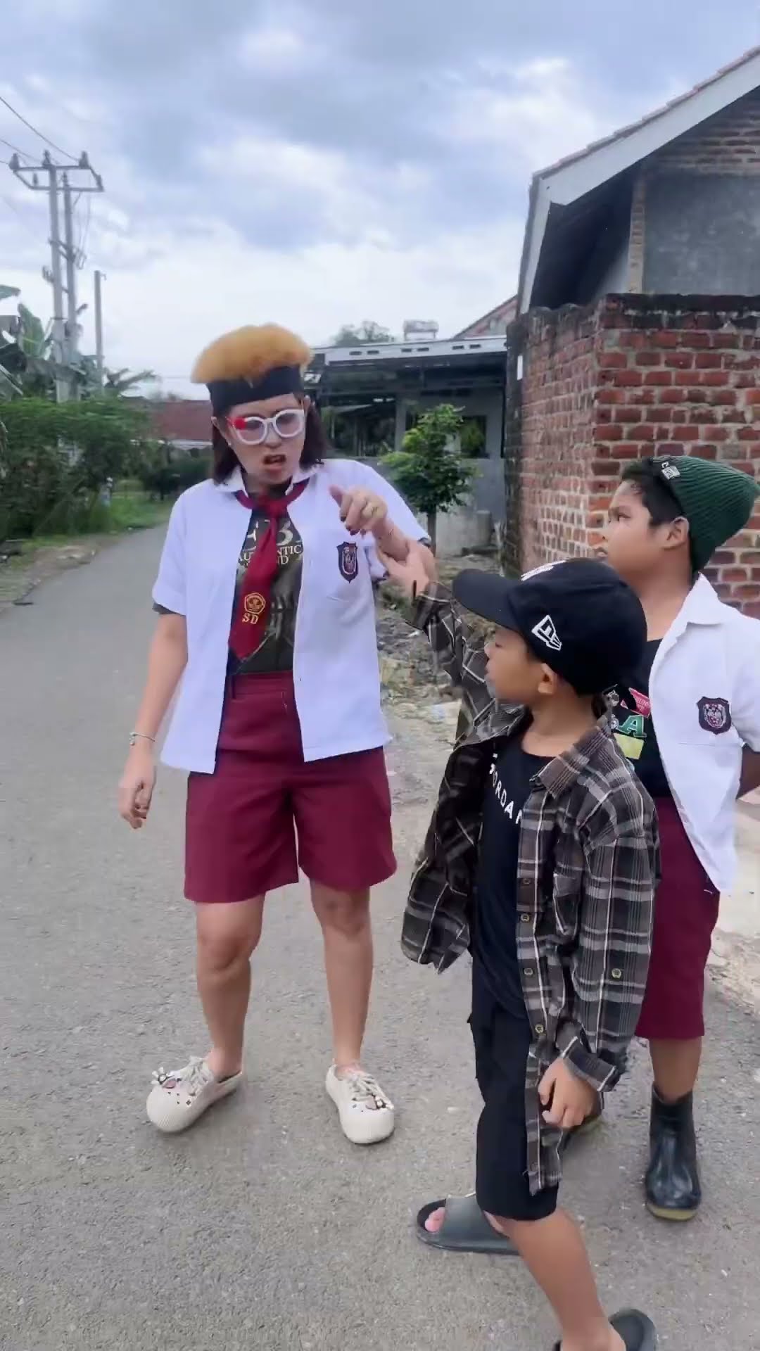 Vidio kocak dan gokil @nyaikembang1nyaikembang1 /doni tidak mengakui bapak?