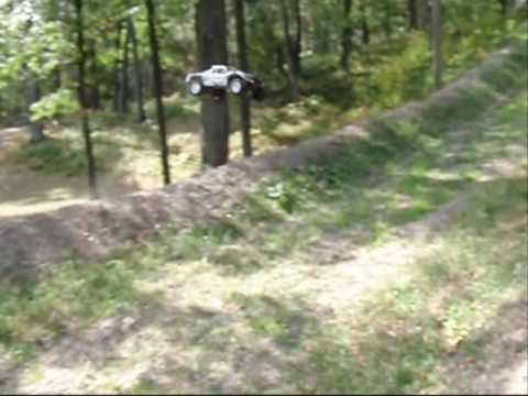 My friend, Jack, ripping around with his Traxxas Slash with 5700 Castle Creations Sidewinder system. Using a Pro-match 5000 30c 2c lipo. Also has sand paddles as shown. Come watch him clear the big gap in Iverson Park in Stevens Point, WI. Many fails but a great success. Using the Casio exilim ex-fc100 with some highspeed shots. Used 30-210 for whole video.
