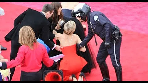 Jennifer Lawrence Trips At Oscars 2014 + Funniest ...