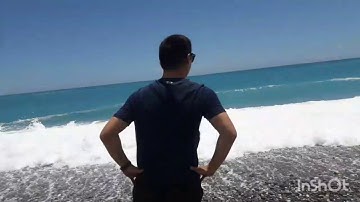 pemandangan langit yang cerah dan laut yang biru  #laut #awan