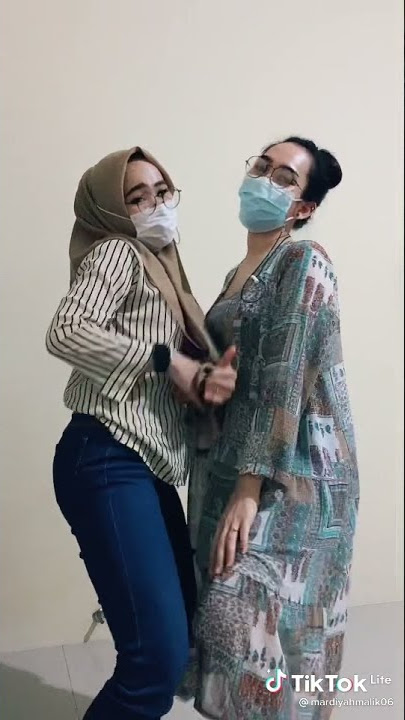 tiktok goyang jilbab ketat