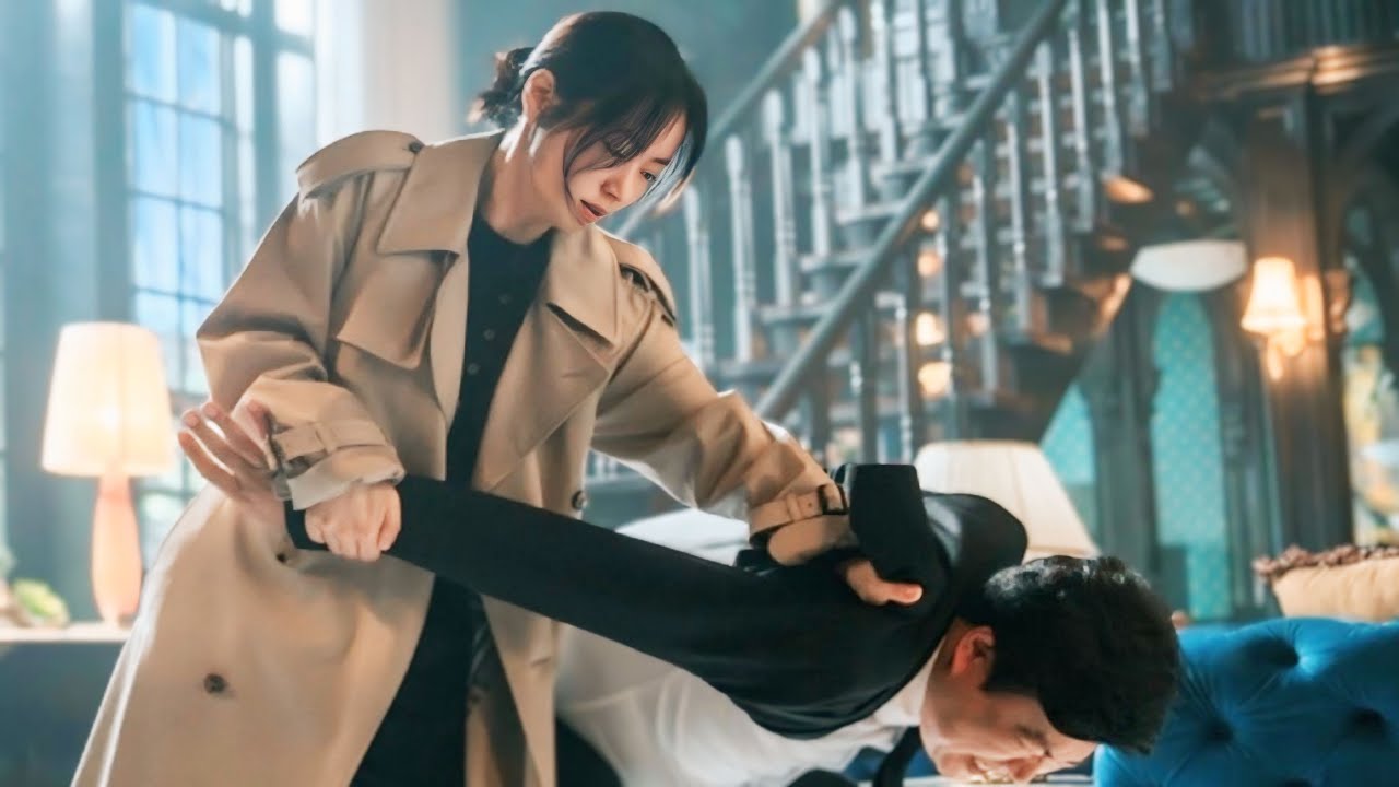 Бедная девушка, но она ниндзя, которая работает телохранителем у богатого человека и отбирает все...