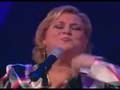 Sandi Patty canta The Majesty And Glory Of Your Name