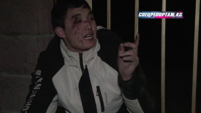 Әйелі үштікте құрбының кискасын жалайды Гоблин порно комиксімен секс