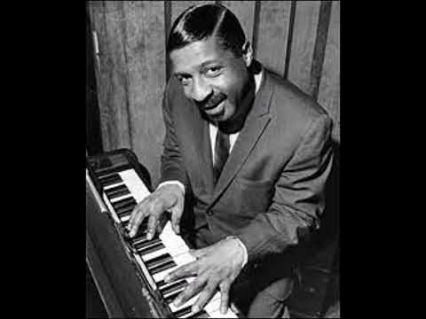 Putar The Petite Waltz - Erroll Garner