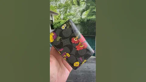 Coach Men’s ID wallet in signature canvas with Floral print. #coach #coachwallet