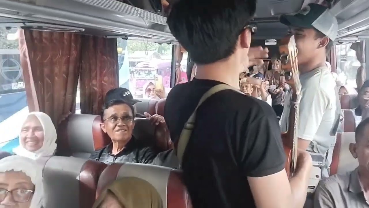 PENGAMEN SHOLAWAT//SUARA TINGGI BANG ALVI BIKIN BAPAK2 IBU2 MELONGO😍🥰