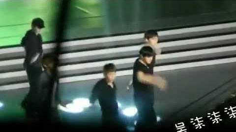 EXO-M MAMA Rehearsal on Happy Camp (Fancam)
