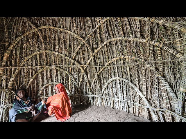 House of a Thousand Knots - the Bentwood Architecture of the Orma Women Builders. class=