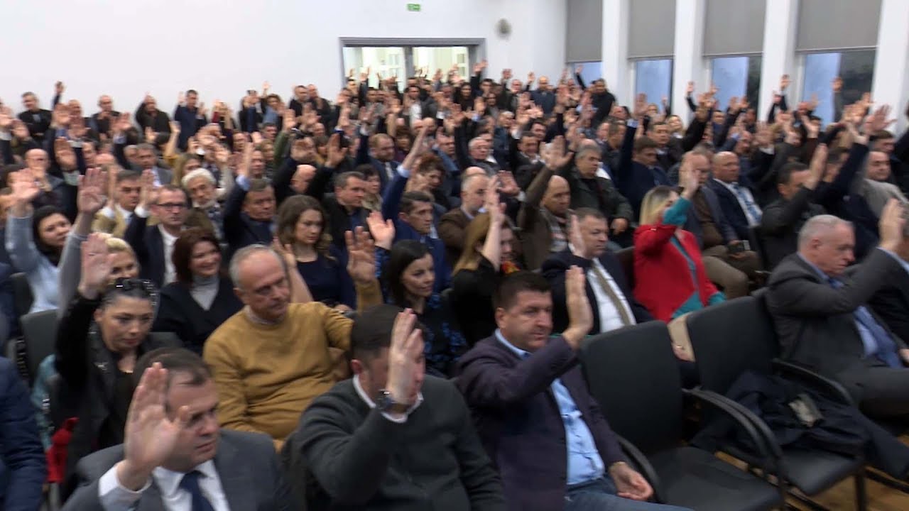 Të gjithë duart lart, ja momenti kur Këshilli Kombëtar i PD votoi për mandatet