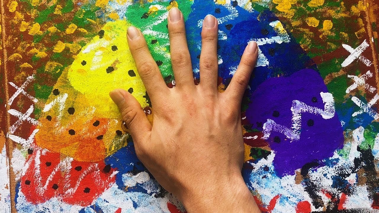 手形アート ダイソーのコルクボードに流行りの手形アート挑戦してみた Handprint Art 100均 Youtube