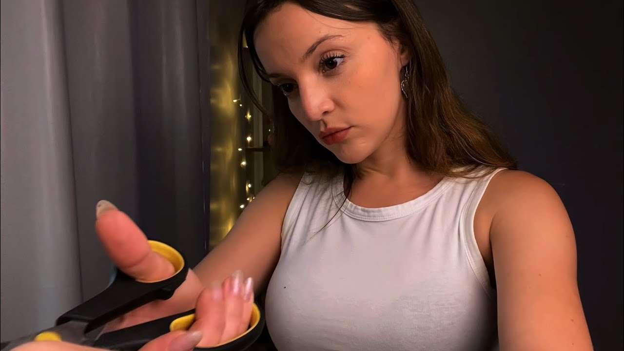ASMR POV: Cabeleireira “Fofoqueira” Cortando Seu Cabelo 
