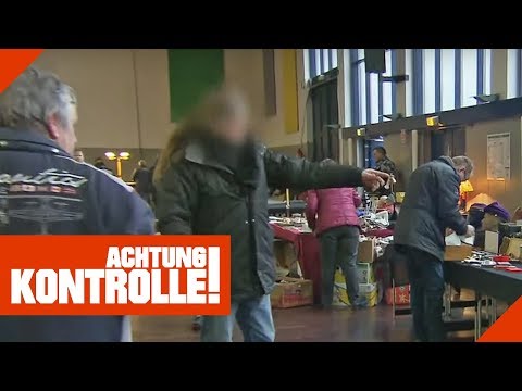 Pöbeln auf XXL-Flohmarkt: Standbetreiber macht Probleme! | Achtung Kontrolle | kabel eins