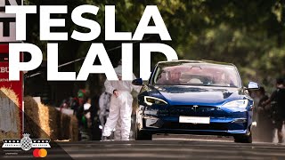 1,000PS Tesla Model S Plaid hurled up Goodwood Hill Resimi