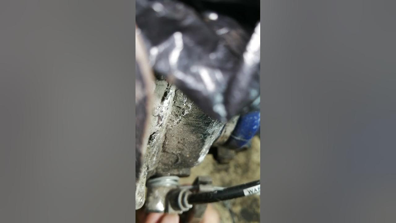 Как снять датчик абс ауди 100 с4