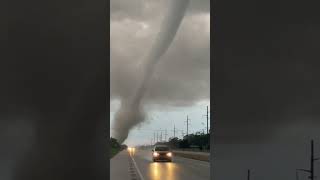 TORNADO in Andover, KS April 29, 2022 #youtubeshorts  #tornado