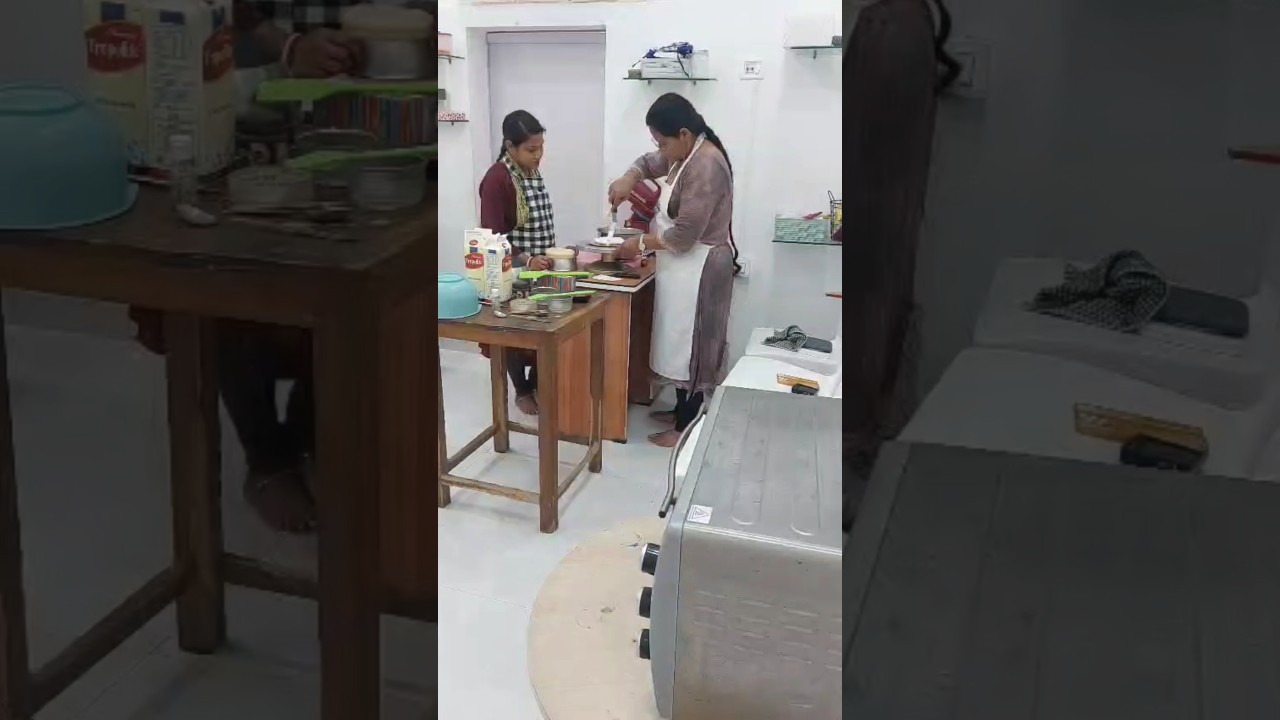 Whipping & frosting of the cake perfectly 👌 