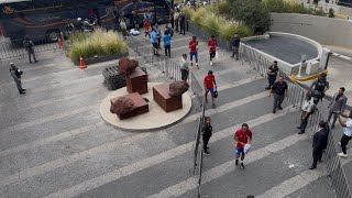 Regardez Larrivée Des Léopards Accueillis Par La Communauté Conaise