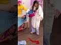 أين تختبئ الفتاة تحت السرير 