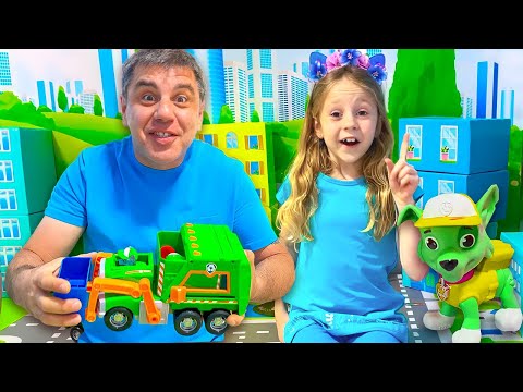 Настя и папа рассказывают, как с пользой использовать игрушки в День Земли. - Like Nastya Vlog