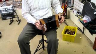 The imi traditional concertina is a 30 key anglo wooden ended with
black bellows and comes in keys of c/g suitable for adults children
ali...