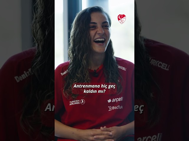 🇹🇷 Kadın A Millî Takımı futbolcumuz Didem Karagenç’le 'Kısa Sorulara Kısa Cevaplar' 😁