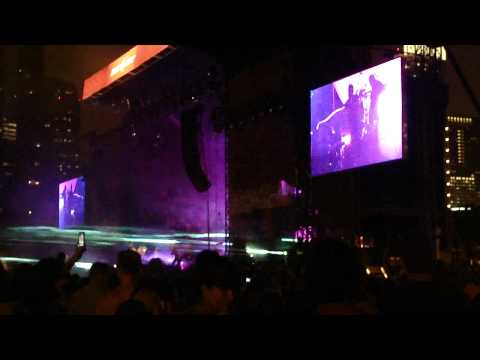 coldplay--every-teardrop-is-a-waterfall---lollapalooza-2011