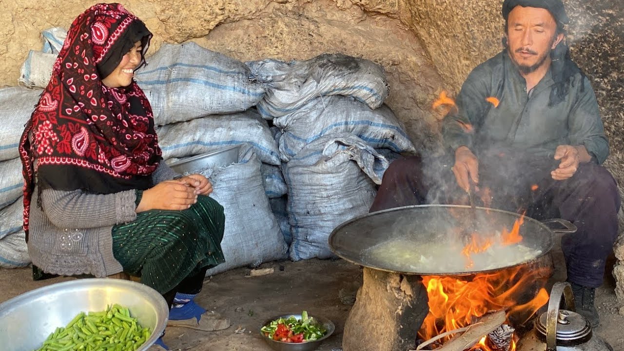 Sakina order make Ham Bargar/ cave life in winter| twin family happynies #food #cooking