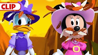 Minnie And Daisy Explore Sunny Gulch 🏜| Mickey Mouse Funhouse | @Disneyjunior​