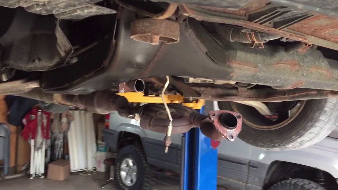 replacing and repairing a 2005 Nissan Altima 3.5L Exhaust y-pipe - YouTube