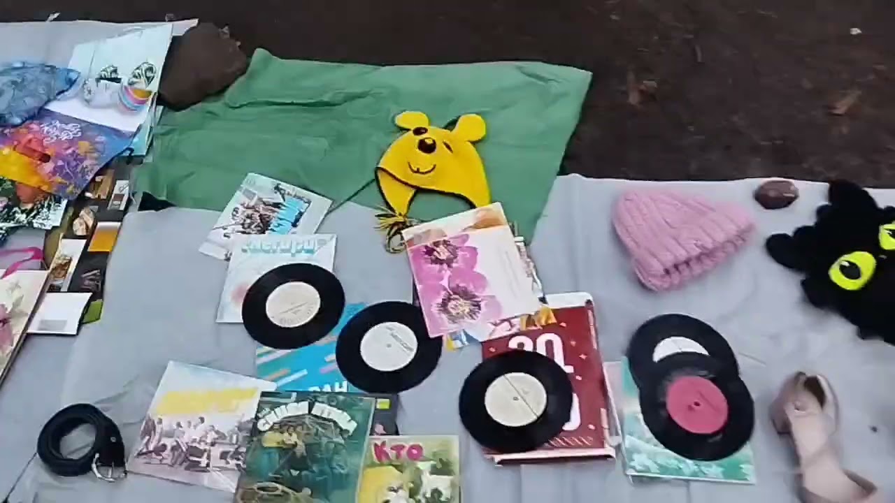 Барахолка у метро Удельная, Петербург. 27 декабря 2025 г. 