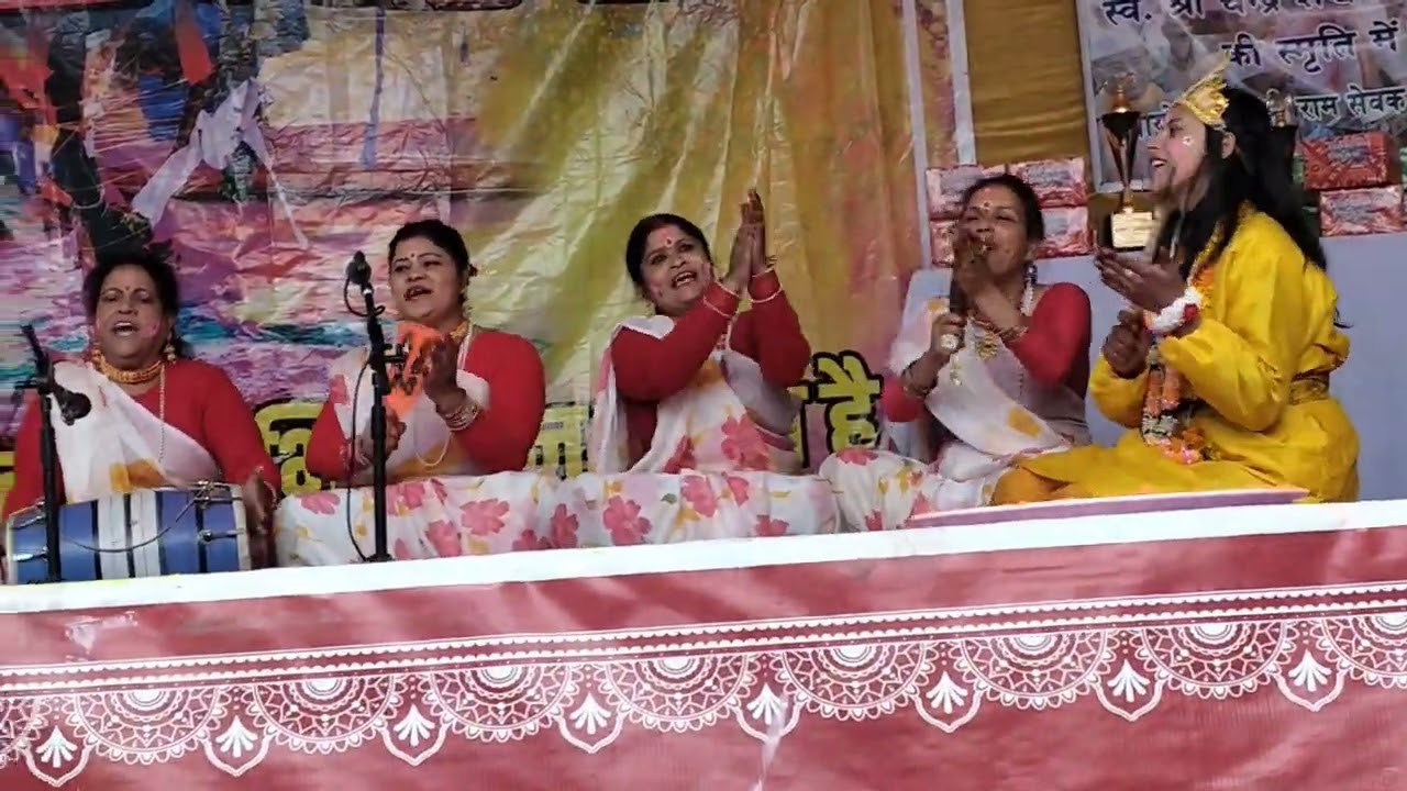 ऑल इंडिया वूमेन कांफ्रेंस भवाली की होली टीम।