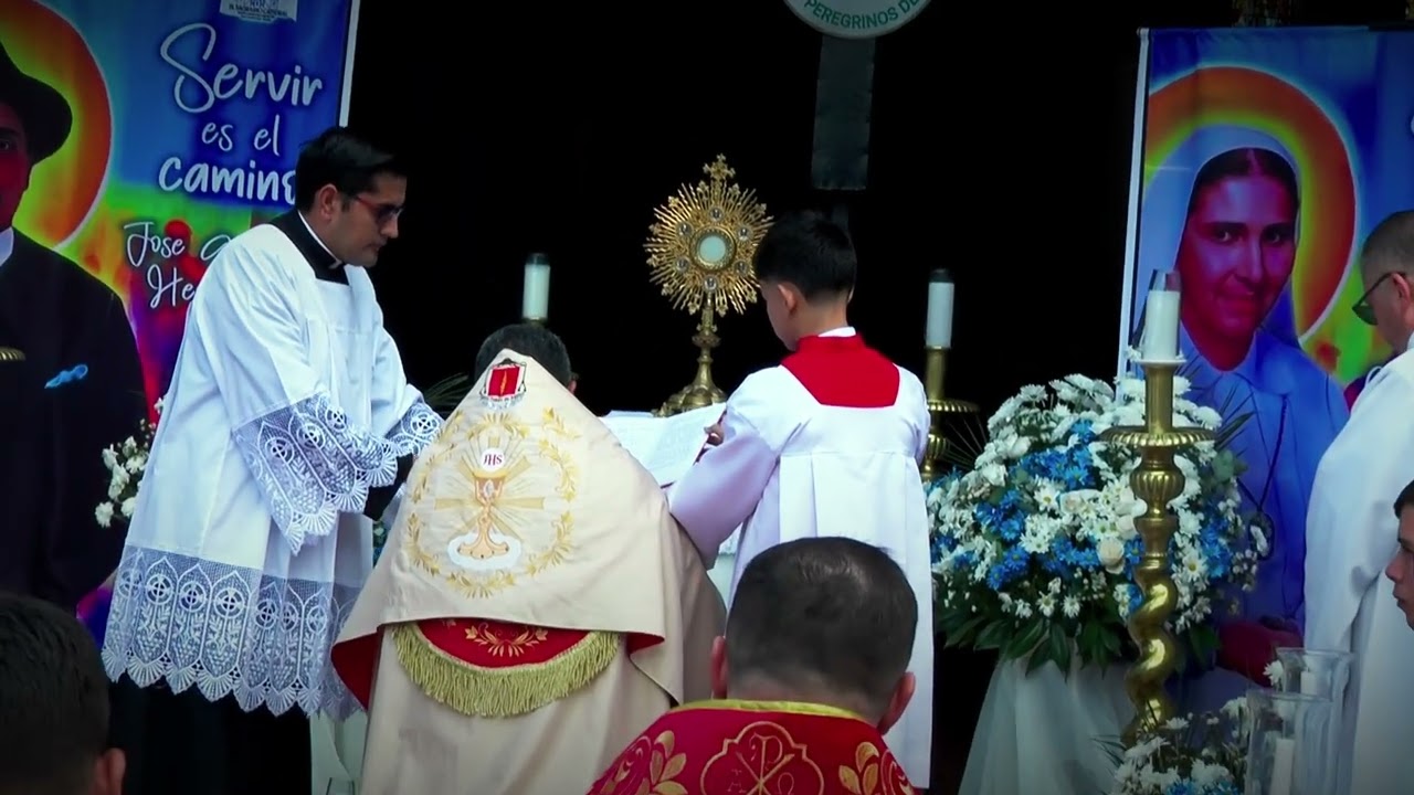 Procesión con el Santísimo Sacramento