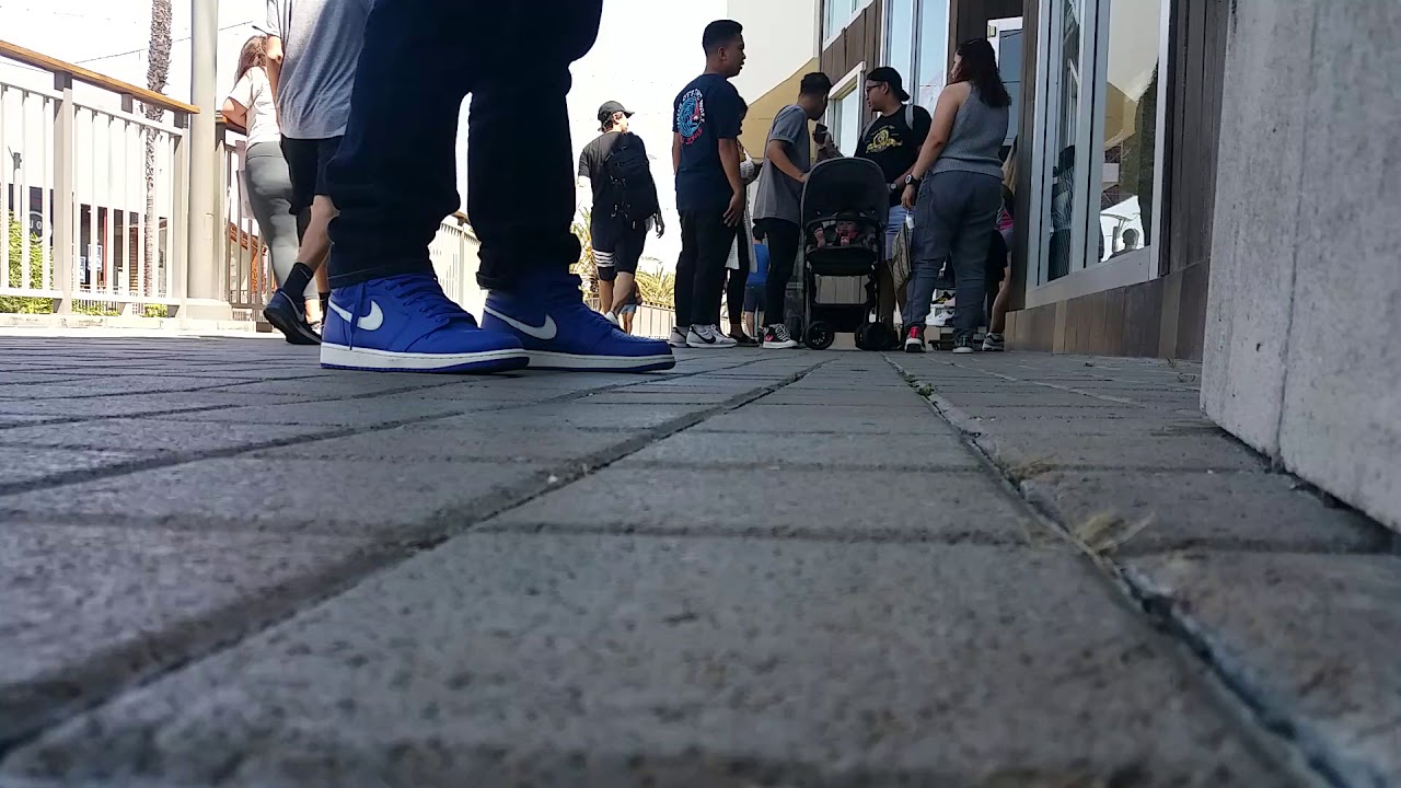 AIR JORDAN 1 hyper royal..on feet vid