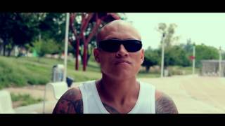 El que siente & El que vive - Rapper School - "We Don't Play" - (Video Oficial) chords