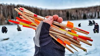 ТОЛПА СМЕЯЛАСЬ НАД ЭТИМ, А ПОТОМ ОБОМЛЕЛА! РЫБАЛКА В ТОЛПЕ НА КАРАСЯ СО ЛЬДА