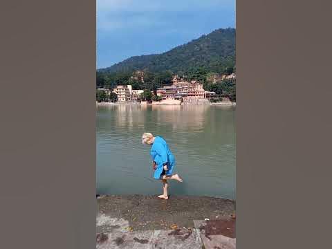 Омовение в реке Ганге - YouTube