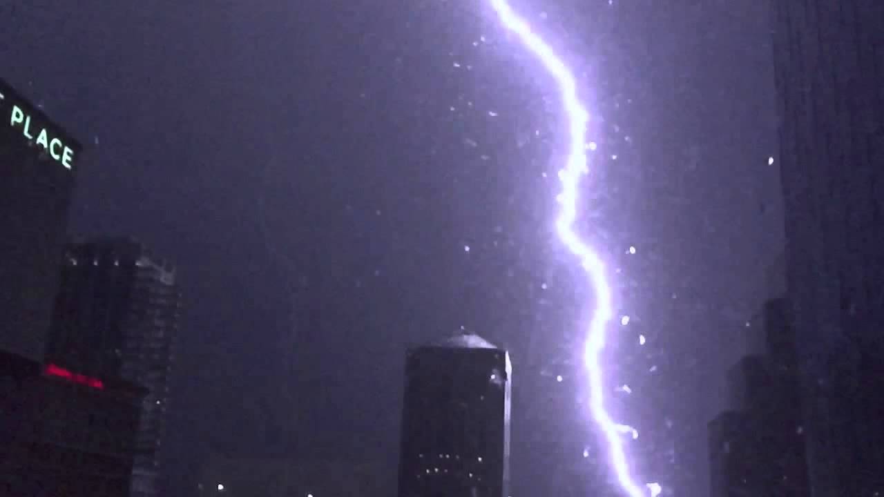 Huge Lightning Bolt Strikes Austin Buildings - YouTube